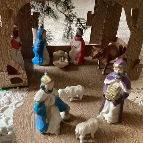 Antique/vintage cardboard fold-up nativity stable, attached blow mold characters - Picture 2 of 7